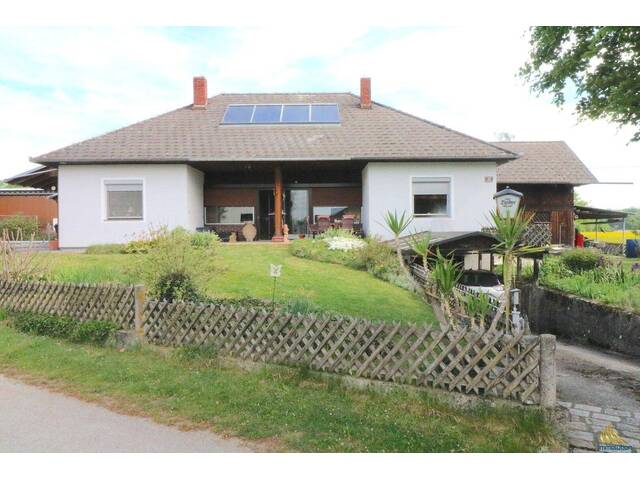 Immobilie in Hinterholz - Großzügiger Bungalow mit Wellnessparadies und traumhaftem Außenbereich - Bild 3