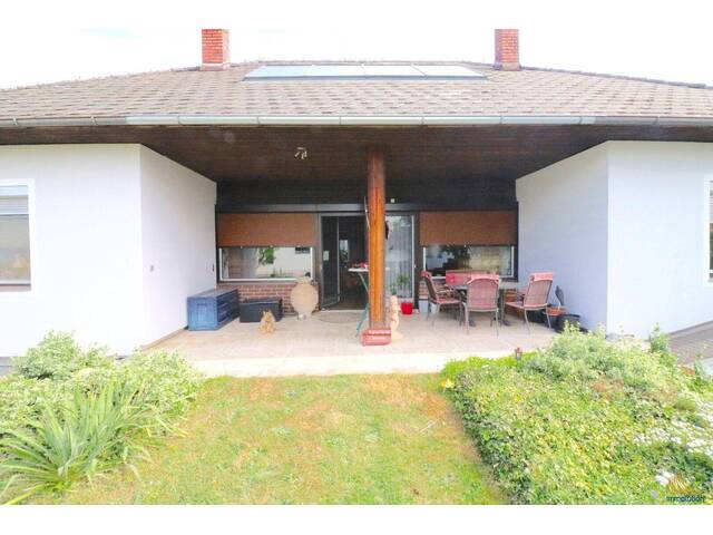 Immobilie in Hinterholz - Großzügiger Bungalow mit Wellnessparadies und traumhaftem Außenbereich - Bild 4
