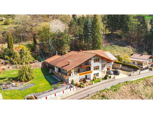 Immobilie in Thalheim - Riesiges Ein- oder Zweifamilienhaus mit 359 m² Wohnfläche, 2 Terrassen, Garage und Fernblick in Thalheim - Bild 1