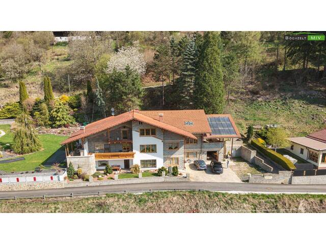 Immobilie in Thalheim - Riesiges Ein- oder Zweifamilienhaus mit 359 m² Wohnfläche, 2 Terrassen, Garage und Fernblick in Thalheim - Bild 2