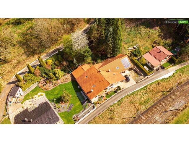 Immobilie in Thalheim - Riesiges Ein- oder Zweifamilienhaus mit 359 m² Wohnfläche, 2 Terrassen, Garage und Fernblick in Thalheim - Bild 3