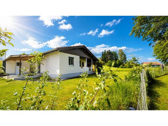 Immobilie in Antiesenhofen - Kleiner feiner Bungalow mit großem Garten in Ruhelage - Bild 0