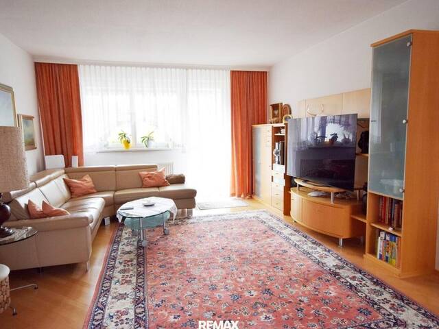 Immobilie in Hall in Tirol - Attraktive 4-Zimmer-Wohnung in Hall-Schönegg mit Wohnrecht - eine Investition für die Zukunft ! - Bild 1