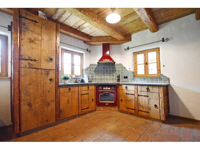 Immobilie in Pichl - Romantisches Chalet-Ensemble in idyllischer Lage / Lungau - Einzigartiger Rückzugsort am Bach: historisches Chalet-Ensemble mit Troadkasten - Bild 4