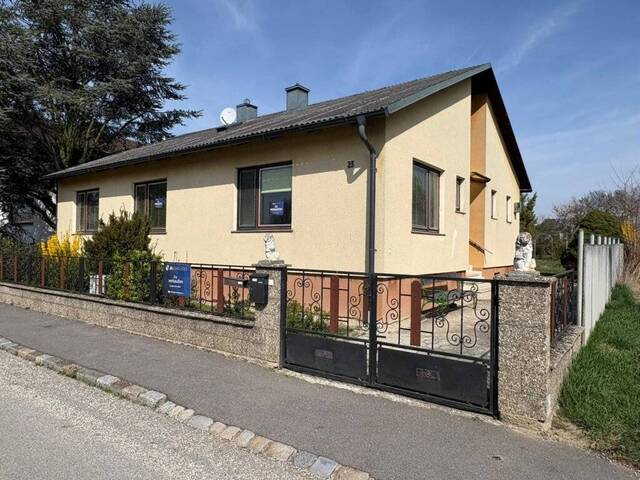 Immobilie in Neusiedl an der Zaya - Freiraum. Familie. Zukunft. – Einfamilienhaus mit großem Garten, neu positioniert bei 178.900 € - Bild 0