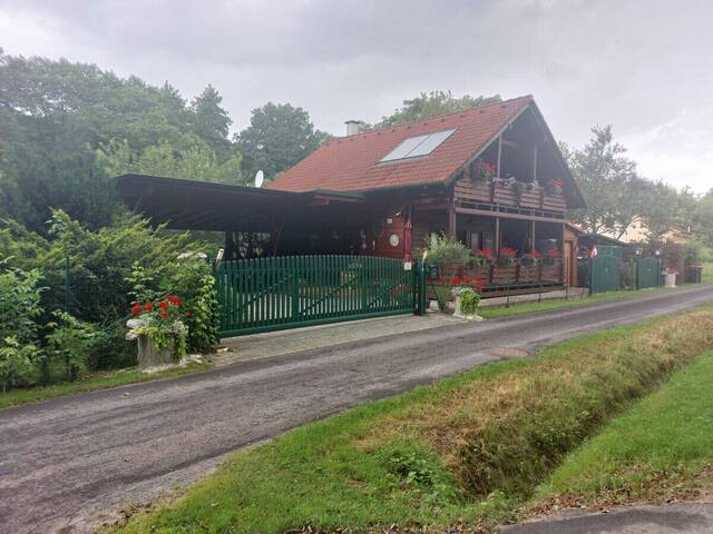Immobilie in Heiligenkreuz im Lafnitztal - Charmantes Holzhaus in Südburgenland mit über 3.000m² Fläche, ideal für Autoliebhaber zum Verkauf - Bild 0