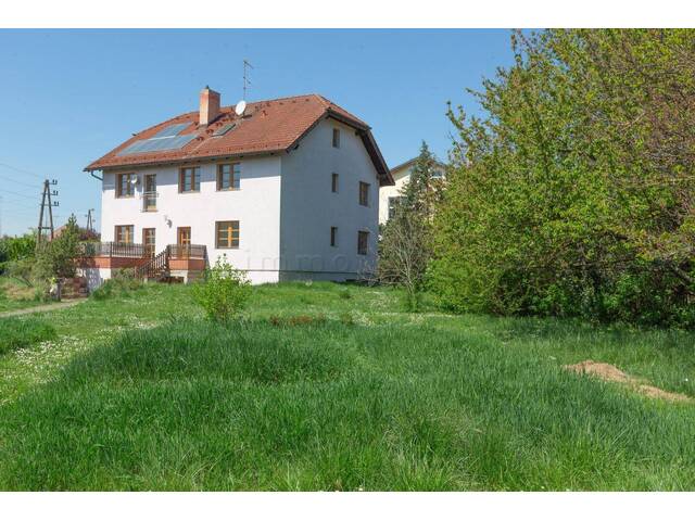 Immobilie in Maria-Lanzendorf - Großzügiges Ein- bis Zweifamilienhaus auf über 1.900 m² Grundstück mit Entwicklungspotenzial - Bild 0