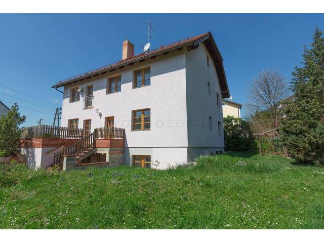 Immobilie in Maria-Lanzendorf - Großzügiges Ein- bis Zweifamilienhaus auf über 1.900 m² Grundstück mit Entwicklungspotenzial - Bild 2