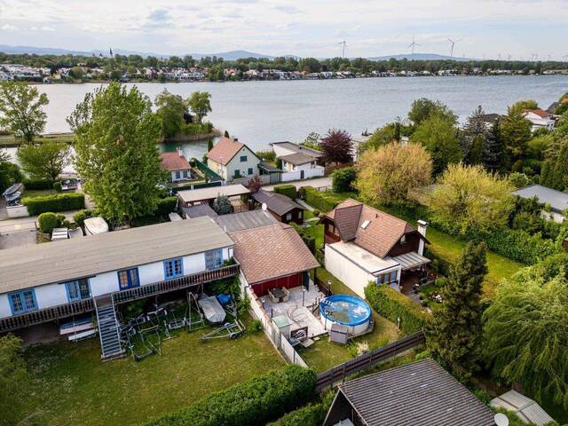 Immobilie in Neufeld an der Leitha - ** Urlaub zu Hause - Nur ca. 100 Meter vom Neufelder See entfernt – charmantes Haus auf Pachtgrund + Pool, Sauna & Gästezimmer ** - Bild 0