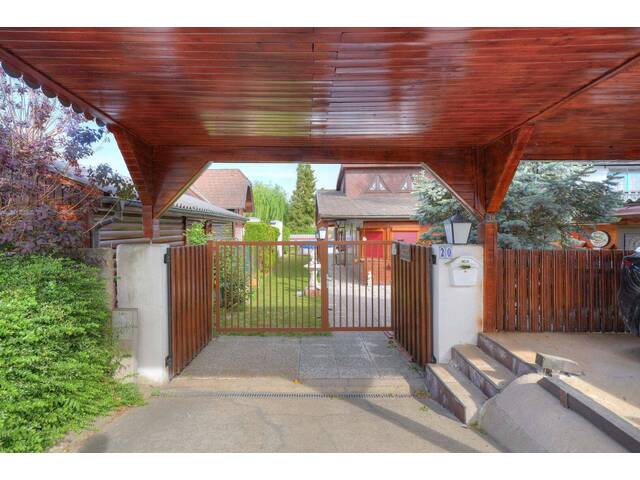 Immobilie in Neufeld an der Leitha - ** Urlaub zu Hause - Nur ca. 100 Meter vom Neufelder See entfernt – charmantes Haus auf Pachtgrund + Pool, Sauna & Gästezimmer ** - Bild 3