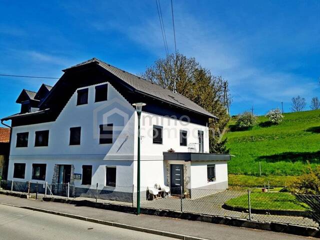 Immobilie in Gallspach - Top Rendite: Vollsaniertes Zinshaus ! 4 gut vermietete Wohnungen ! Zusätzlich ca 650m² Baugrund ! - Bild 0