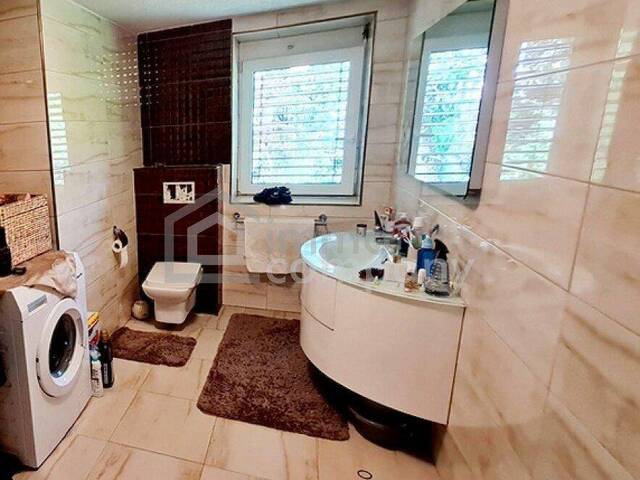 Immobilie in Gallspach - Top Rendite: Vollsaniertes Zinshaus ! 4 gut vermietete Wohnungen ! Zusätzlich ca 650m² Baugrund ! - Bild 3