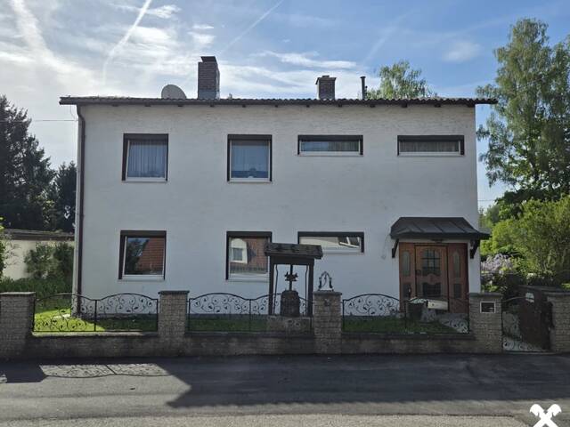 Immobilie in Linz - Schönes Einfamilienhaus mit sonnigem Garten, Pool, Garage und Carport sowie Hobby-Werkstatt in 4030 Linz - Bild 0