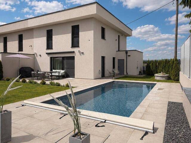 Immobilie in Alkoven - Luxuriöse Doppelhaushälfte mit Pool, Smart Home & Premium-Ausstattung in Alkoven - Bild 1