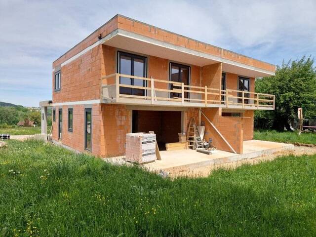 Immobilie in Gampern - Top 1! Belagsfertige, moderne Doppelhaushälfte mit 2 Carportstellplätzen, 4 Zimmer, 2 Terrassen, Balkon, Eigengarten! - Bild 0