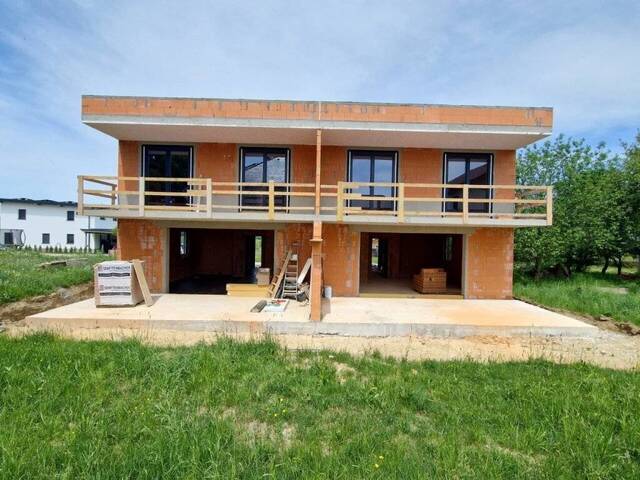 Immobilie in Gampern - Top 1! Belagsfertige, moderne Doppelhaushälfte mit 2 Carportstellplätzen, 4 Zimmer, 2 Terrassen, Balkon, Eigengarten! - Bild 2