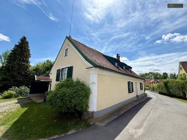 Immobilie in Burgau - Charmantes Haus mit Garten und Weinkeller in Burgau - Bild 0