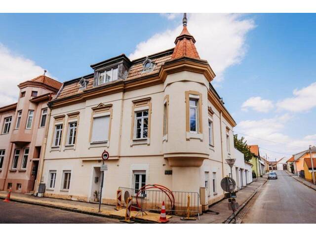 Immobilie in Poysdorf - Attraktive Villa in der Weinstadt Poysdorf im Weinviertel - Bild 0