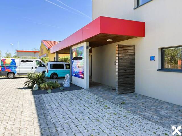 Immobilie in Oslip - Modernes Bürogebäude mit Wohnnutzung und Pool! - Bild 1