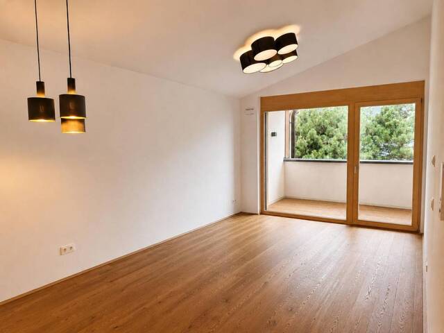 Immobilie in Lans - Ruhige Dachgeschosswohnung in Lans mit geschützter Loggia & Bergblick - Bild 0