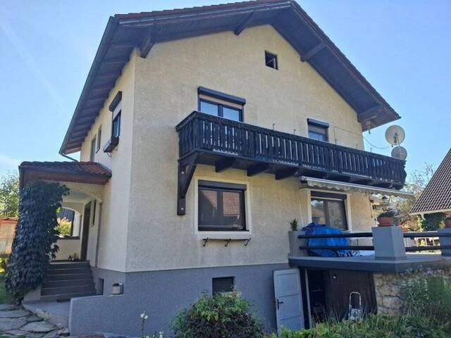 Immobilie in Langenwang - Renovierte Erdgeschoß-Wohnung in einem Zweifamilienhaus mit Garage und Grund in ruhiger Lage in Langenwang im Mürztal zu kaufen ! - Bild 0