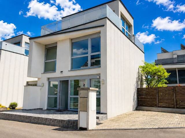 Immobilie in Leopoldsdorf - ++NEU++ Premium Living in Leopoldsdorf - modernes Wohnen mit höchstem Komfort! Traumhaus mit Galerie, Vollkeller & 4 Stellplätzen - Bild 1