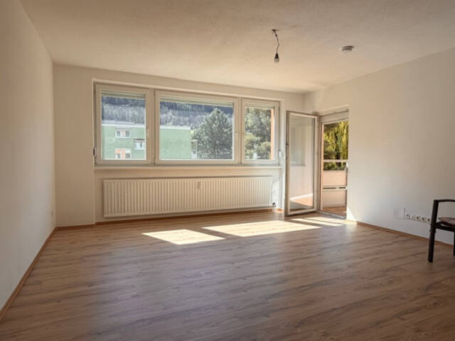 Immobilie in Völs - 4 Zimmerwohnung mit Südloggia und gr. Allgemeinparkplatz sonniger Lage von Völs - Bild 0