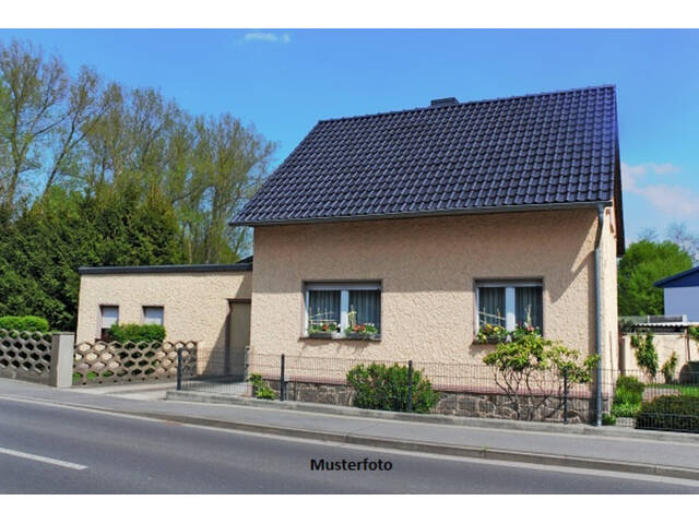Immobilie in Blons - Große Hofstelle mit Wohnhaus, Wirtschaftsgebäuden & Acker- und Waldflächen - Bild 0