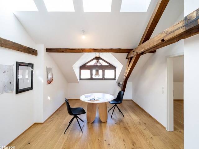 Immobilie in Zams - Für Freigeister: Atelier im Dachgeschoss mit Loggia in der Villa Haueis in Zams Tirol - Loftfeeling zum Wohnen & Arbeiten über den Dächern von Zams - Bild 1