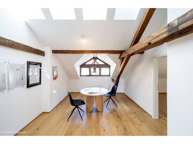 Immobilie in Zams - Für Freigeister: Atelier im Dachgeschoss mit Loggia in der Villa Haueis in Zams Tirol - Loftfeeling zum Wohnen & Arbeiten über den Dächern von Zams - Bild 4