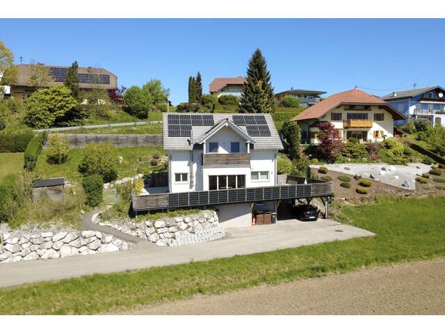 Immobilie in Seewalchen am Attersee - Familienhaus mit großer PV-Anlage und guter Verkehrsanbindung - Bild 0