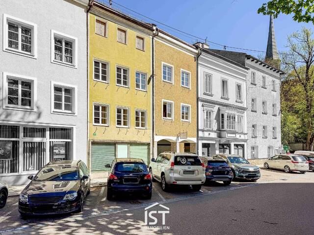 Immobilie in Braunau am Inn - Braunau - Wohn- und Geschäftsensemble mit Garten, Pool und Garagen - Bild 0