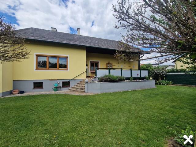 Immobilie in Paudorf - TRAUMHAFTER BUNGALOW SAMT GARAGE MIT MONTAGEGRUBE UND HERRLICHEM, SEHR GEPFLEGEN, IDYLLISCHEN GARTEN IN SEHR GEFRAGTER WOHNLAGE - Bild 3