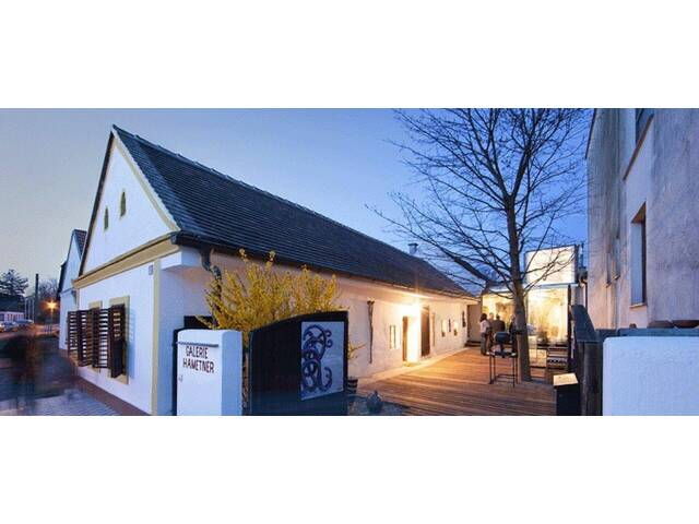 Immobilie in Stoob - EINZIGARTIGE Galerieresidenz im revitalisierten Bauernhaus mit spektakulärem Zubau, uneinsehbarem Innenhof, Gartenparadies, Pool und Sauna in Stoob! - Bild 0
