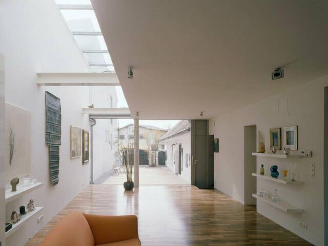 Immobilie in Stoob - EINZIGARTIGE Galerieresidenz im revitalisierten Bauernhaus mit spektakulärem Zubau, uneinsehbarem Innenhof, Gartenparadies, Pool und Sauna in Stoob! - Bild 1