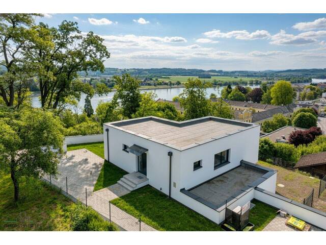 Immobilie in Ybbs an der Donau - Einzigartige Neubauvilla mit Pool und herrlichen Donaublick! - Bild 0