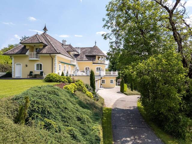 Immobilie in Köttmannsdorf - Elegante Landhausvilla in ruhiger Aussichtslage nahe Klagenfurt am Wörthersee - Bild 0