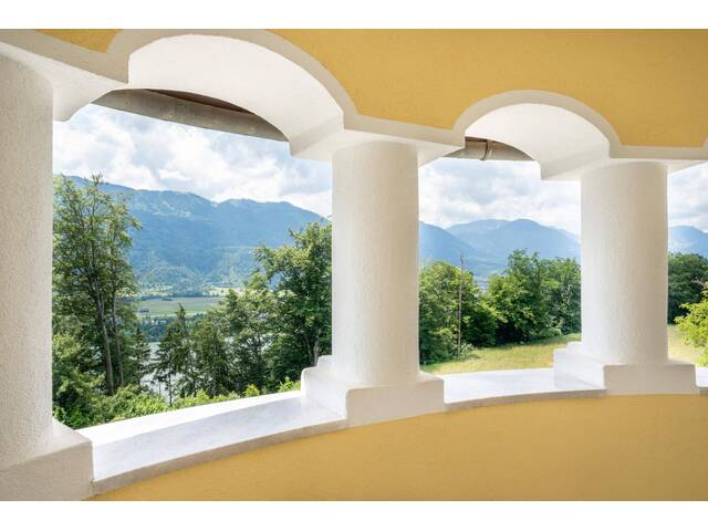 Immobilie in Köttmannsdorf - Elegante Landhausvilla in ruhiger Aussichtslage nahe Klagenfurt am Wörthersee - Bild 2
