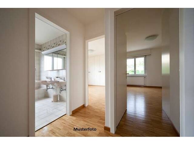 Immobilie in Vöcklabruck - 3-Zimmer-Wohnung im 3. OG mit Lift und Kellerabteil, guter Zustand - Bild 0