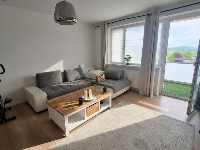 Immobilie in Linz - Sanierte 3 Zimmerwohnung mit Loggia und Blick ins Grüne - Bild 1