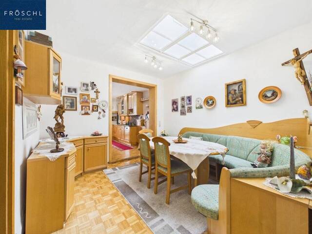 Immobilie in Zwettl-Niederösterreich - Historisches Wohnhaus mit großzügiger Nutzfläche und privatem Garten im Herzen des Stadtzentrums - Bild 0