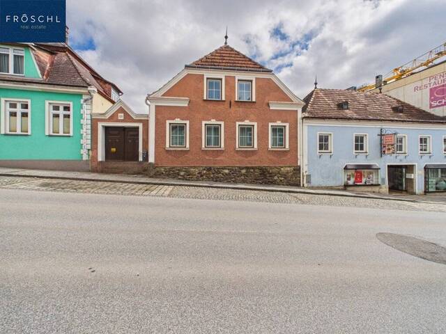 Immobilie in Zwettl-Niederösterreich - Historisches Wohnhaus mit großzügiger Nutzfläche und privatem Garten im Herzen des Stadtzentrums - Bild 1
