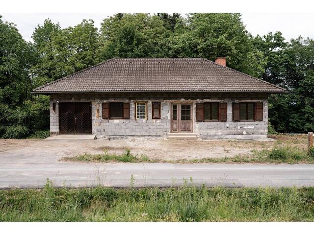 Immobilie in Ehrenhausen - Massives Haus in beliebter ruhiger Lage nahe Georgischloss – Rohdiamant mit Villenpotenzial - Bild 0