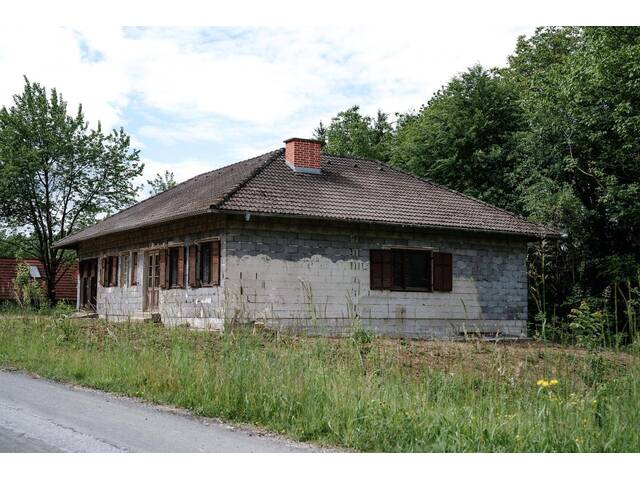 Immobilie in Ehrenhausen - Massives Haus in beliebter ruhiger Lage nahe Georgischloss – Rohdiamant mit Villenpotenzial - Bild 1