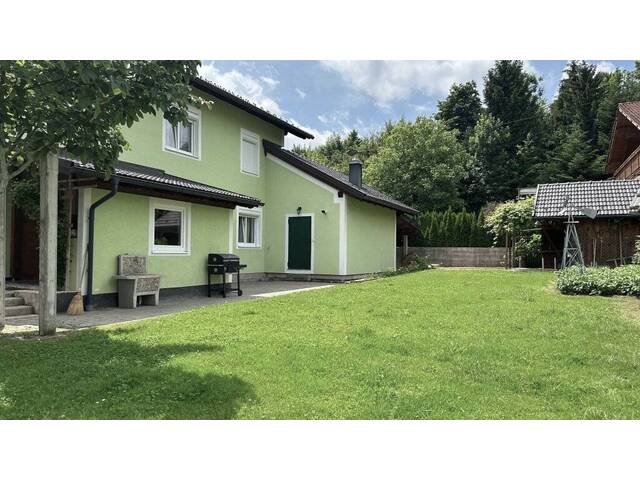 Immobilie in Munderfing - Modernes Haus mit zwei Wohneinheiten und großzügigem Außenbereich - Bild 1