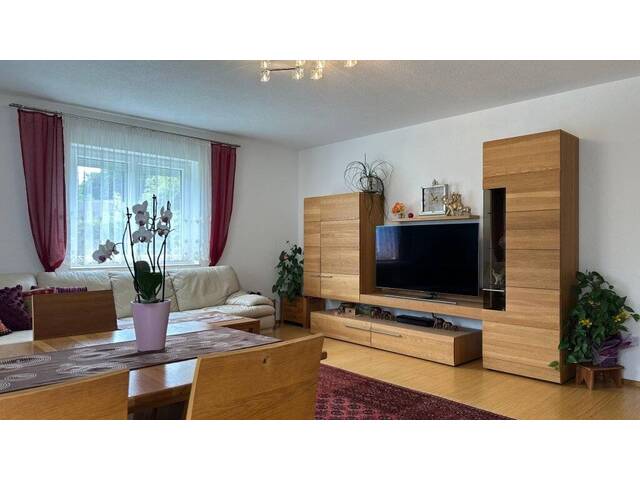 Immobilie in Munderfing - Modernes Haus mit zwei Wohneinheiten und großzügigem Außenbereich - Bild 2