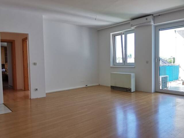 Immobilie in Neusiedl am See - Top Lage - 4-Zimmer-Wohnung mit Loggia, Klimaanlage und Schwedenofen - unmittelbar beim Schulzentrum, Bahnhof und Stadtzentrum! - Bild 2