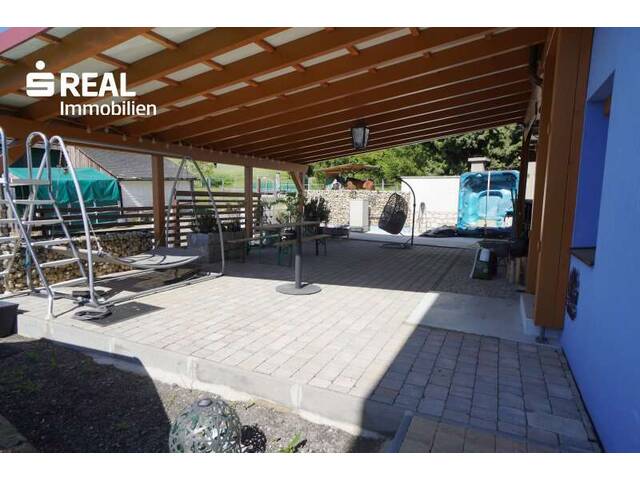 Immobilie in Niederleis - Ideal für Pferde und Naturliebhaber - einladendes Einfamilienhaus mit großer Terrasse und Garage - Bild 3