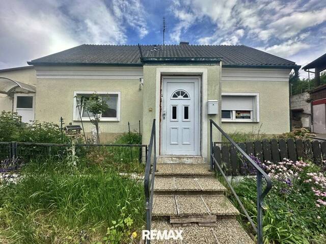 Immobilie in Hauskirchen - Sanierungsbedürftiges Wohnhaus mit Garten, Terrasse und Entwicklungspotenzial in Hauskirchen! - Bild 0