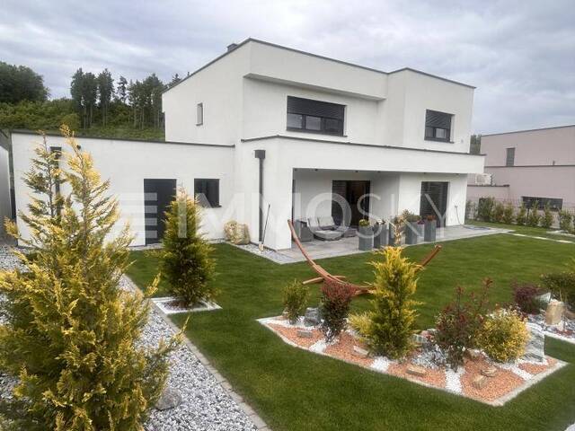 Immobilie in Pennewang - Exklusives Traumhaus mit zauberhaftem Garten - Bild 0